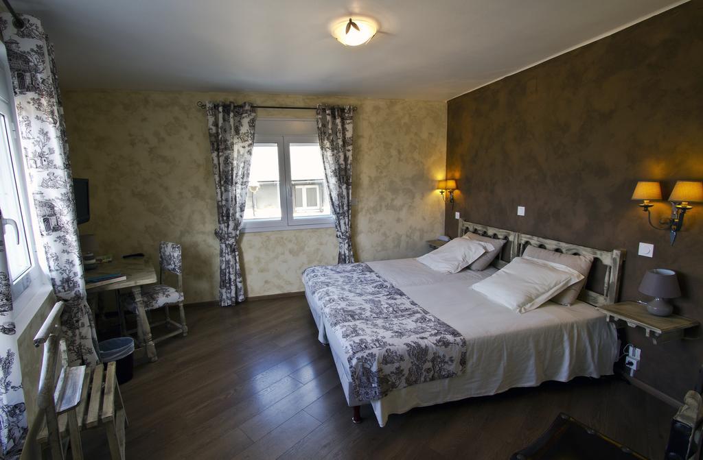 Logis Hotel Restaurant Planes Саягуз Екстериор снимка
