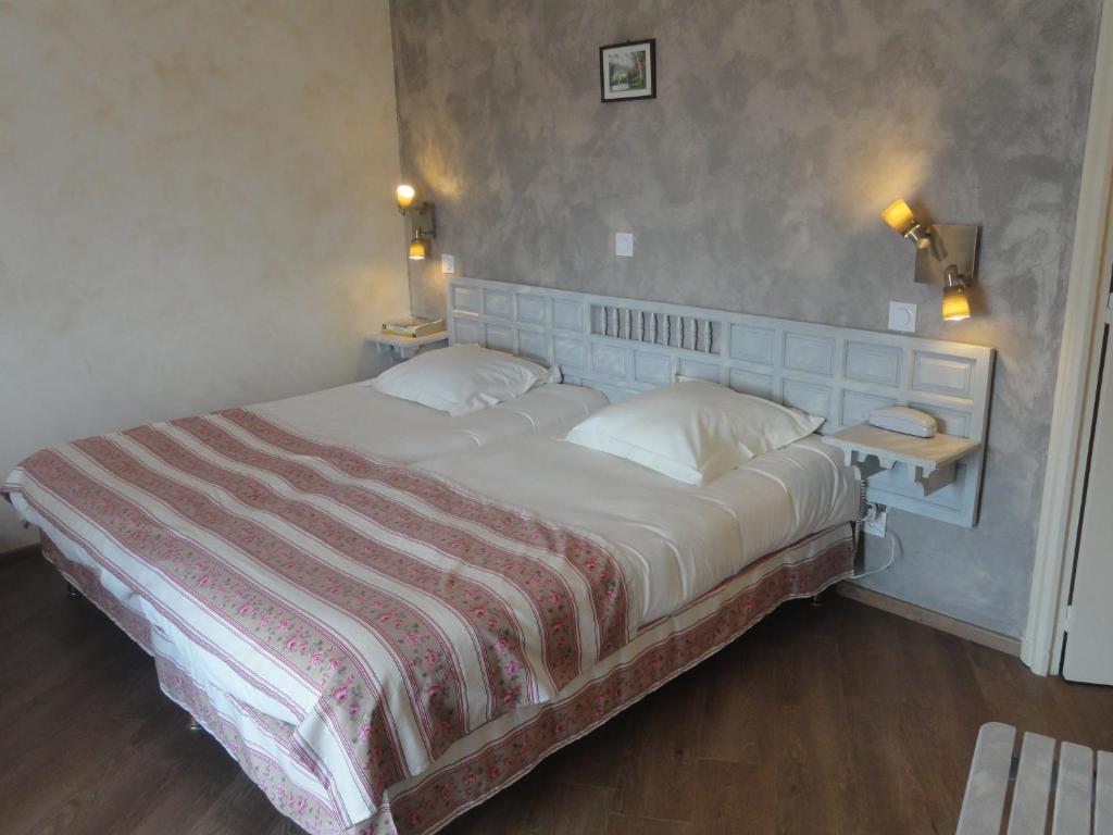 Logis Hotel Restaurant Planes Саягуз Стая снимка