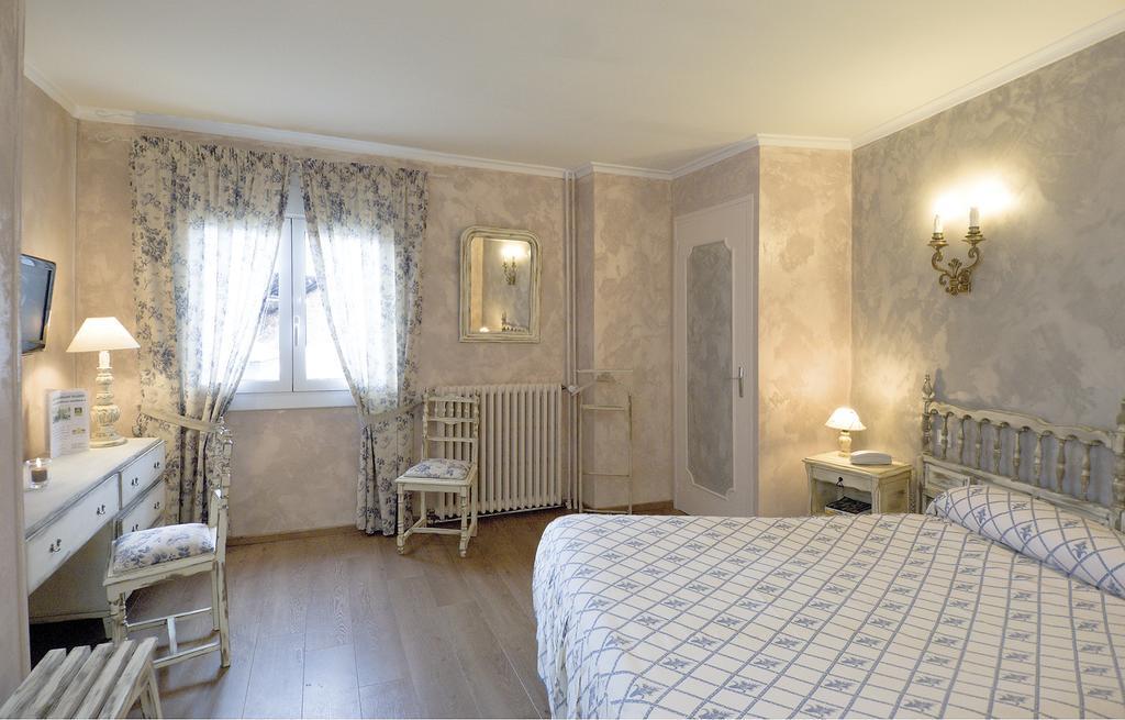 Logis Hotel Restaurant Planes Саягуз Екстериор снимка