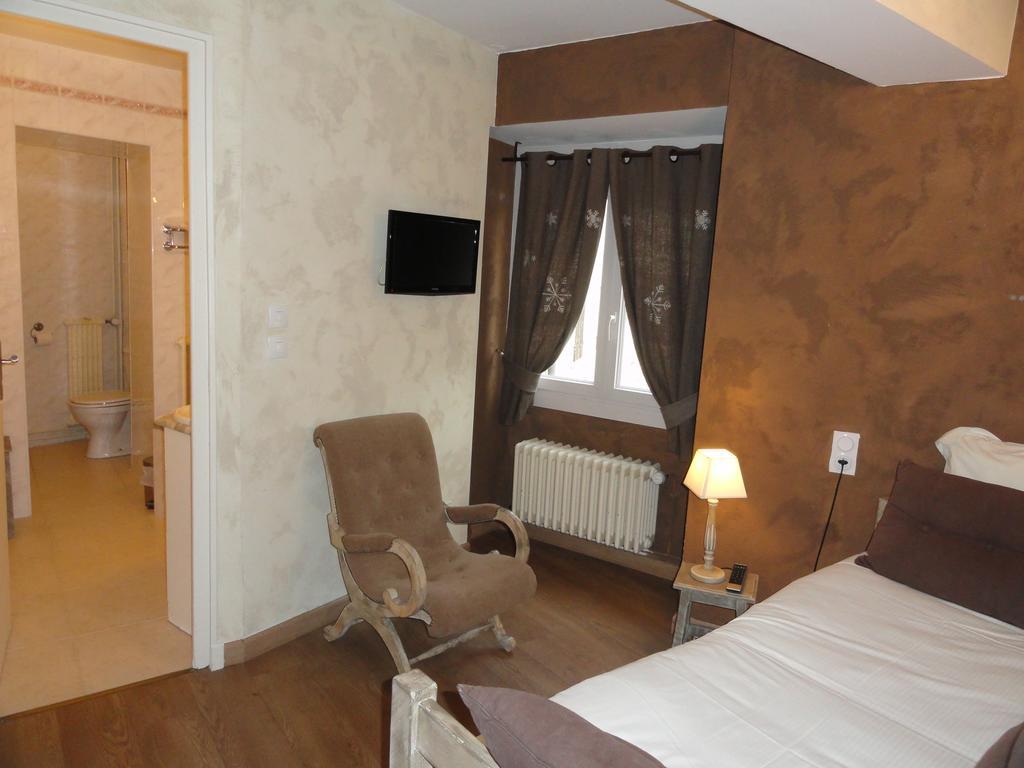 Logis Hotel Restaurant Planes Саягуз Екстериор снимка